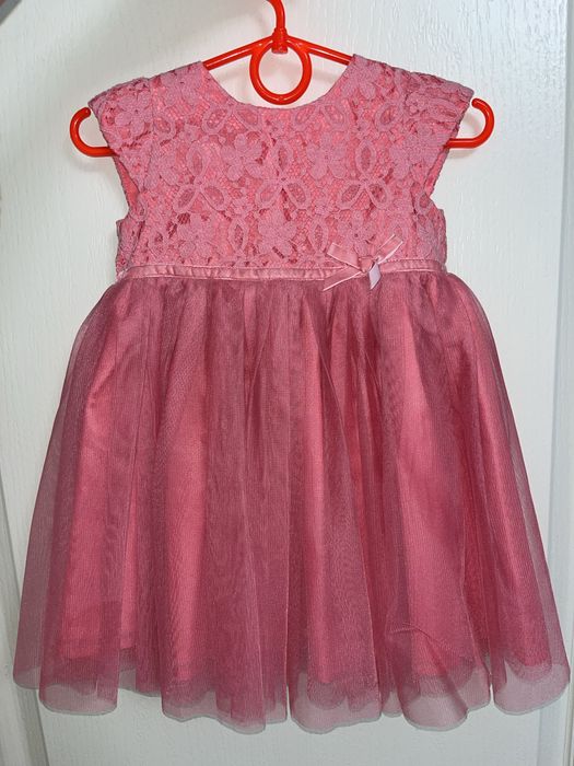 Очень яркое пышное платье на девочку 12-18 мес