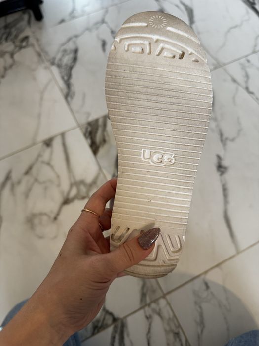 Босоніжки UGG 38p натуральна шкіра