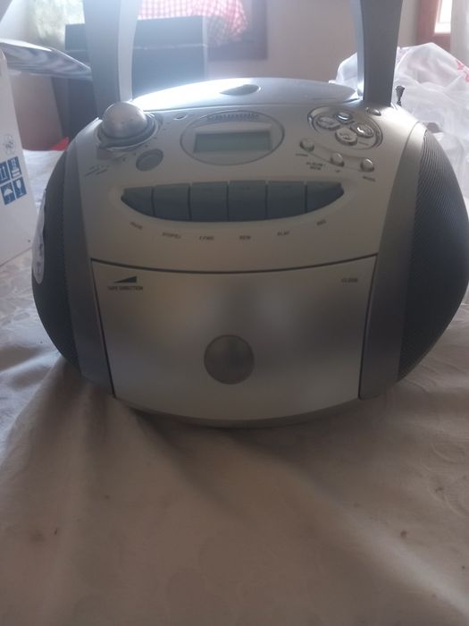 Rádio grundig novo rádio cds e cassetes tudo funcional