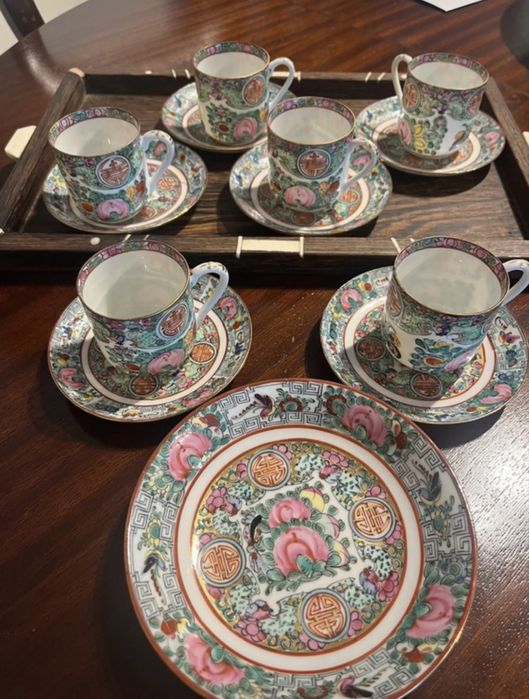 6 chavenas de cafe e pires de apoio em porcelana