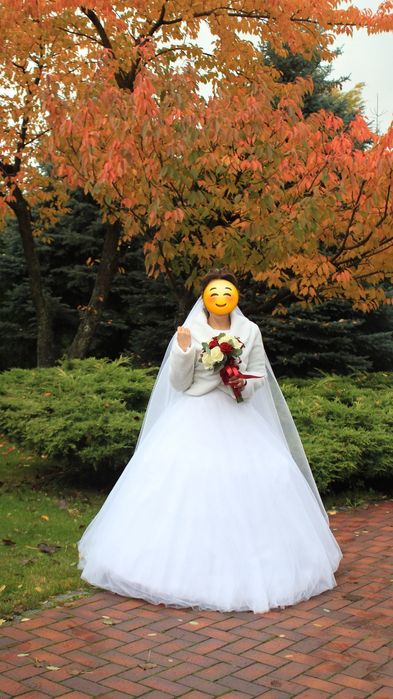 Продам весільну сукню шиту на замовлення