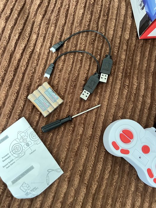 Машинка!Роботи на радіокеруванні! США! Амазон!Світло. Звук.