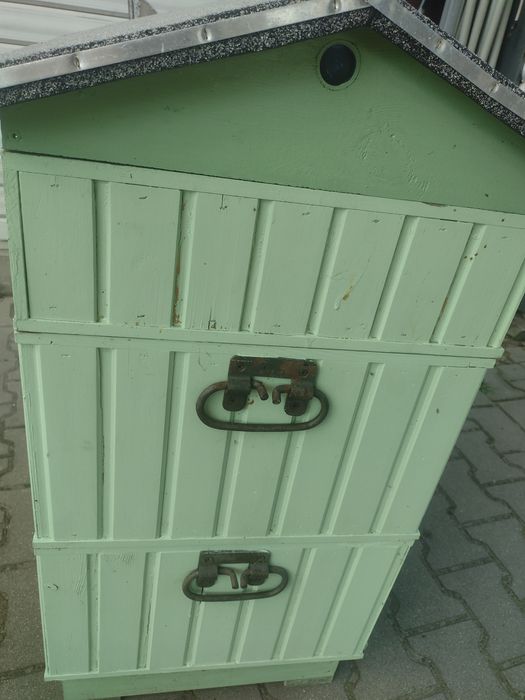 3 Ule wielkopolskie 10 ramkowe z pszczołami. pszczołami