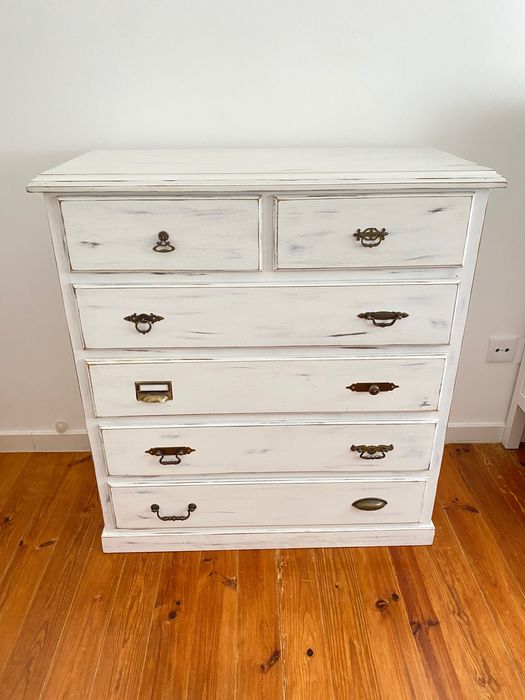 Cómoda com gavetas vintage