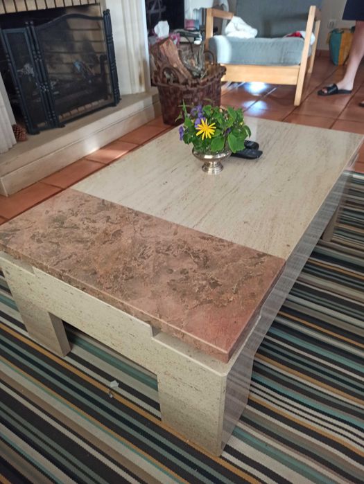 Mesa baixa de salão ou sala de estar