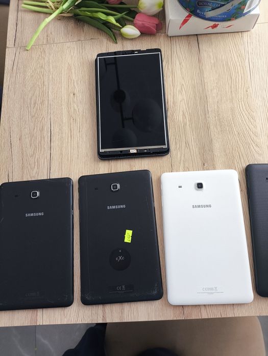 Tablety Samsung T560- Zestaw 5 szt., nie włączają się