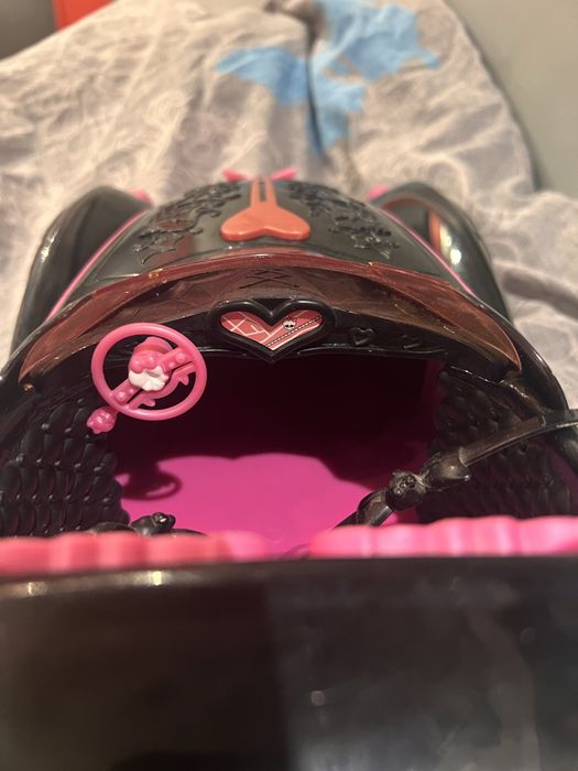 Monster High Draculaura Sweet 1600 z samochodem