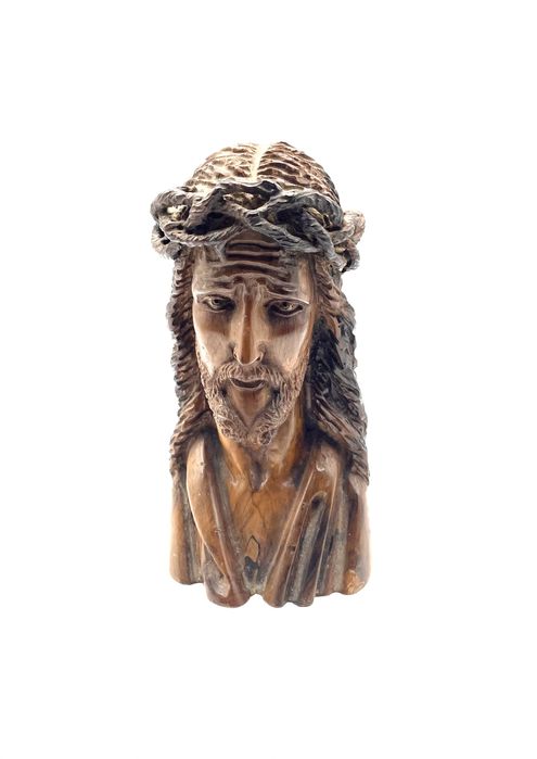 Imagem de jesus cristo esculpido em madeira