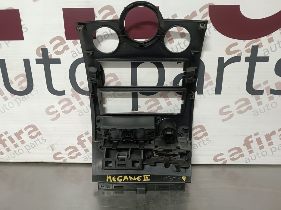 Moldura da Consola Central / Rádio / Aro RENAULT MEGANE II - 8200178630