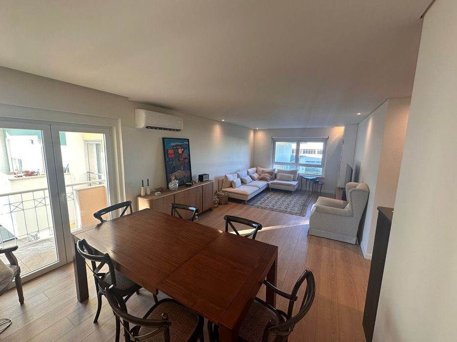 Mesa de jantar extensivel em madeira