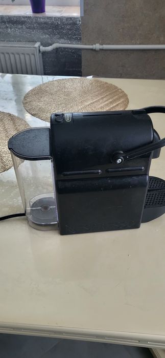 Капсульна кавоварка Inissia Black, Nespresso