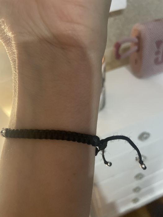 Pulseira ajustável preta e prata