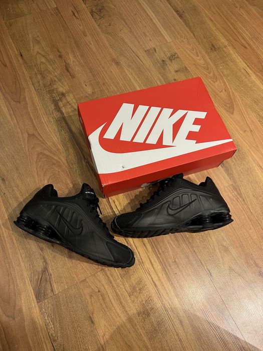 Buty Nike Shox R4 Black / Rozmiar 42.5