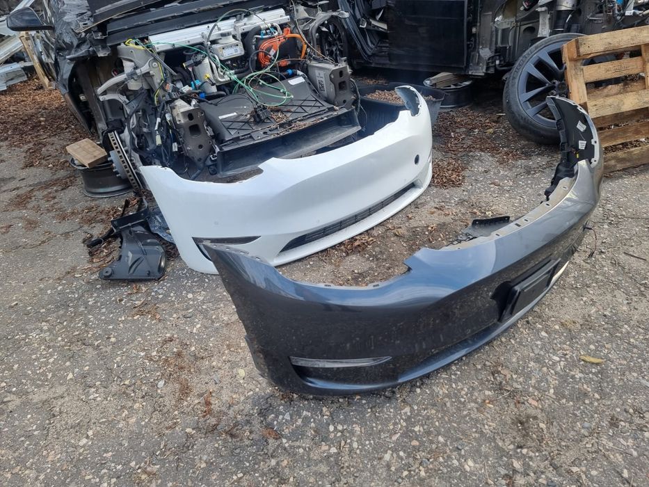 Бампер Tesla Model Y