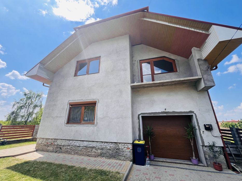 Продаж будинку в м. Берегове, 230 кв.м , 10 соток землі