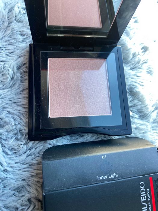 Оксамитові рум'яна-хайлайтер shiseido 01 inner light innerglow