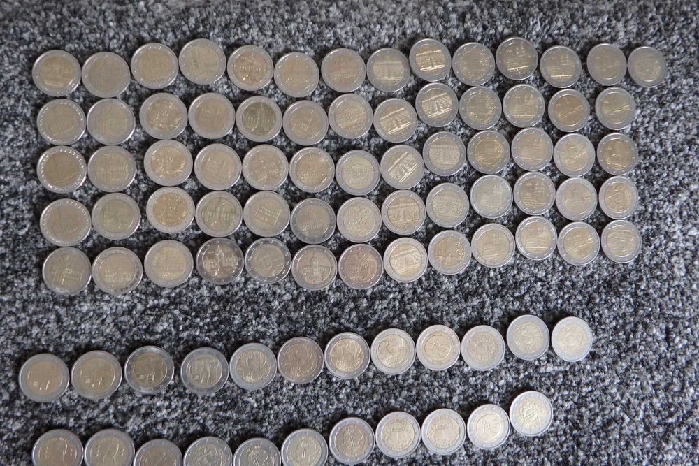 Vendo conjunto de 205 moedas circuladas.