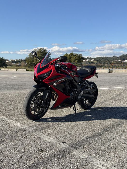Honda CBR650R 2023 35kw (deslimitada)