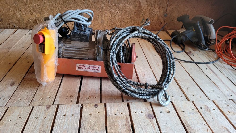 Wyciągarka elektryczna 230 V z masztem 12m
