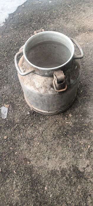 Бідон молочний .