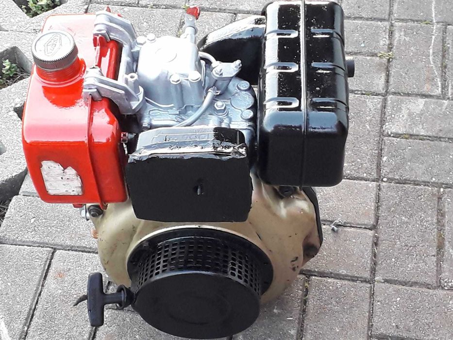 motor a gasoleo a trabalhar impecavel