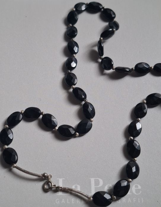 Korale i kolczyki z czarnym kamieniem onyks