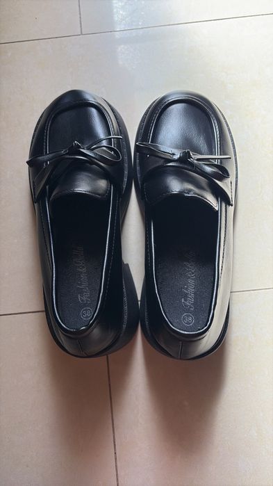 Sapatos pretos femininos