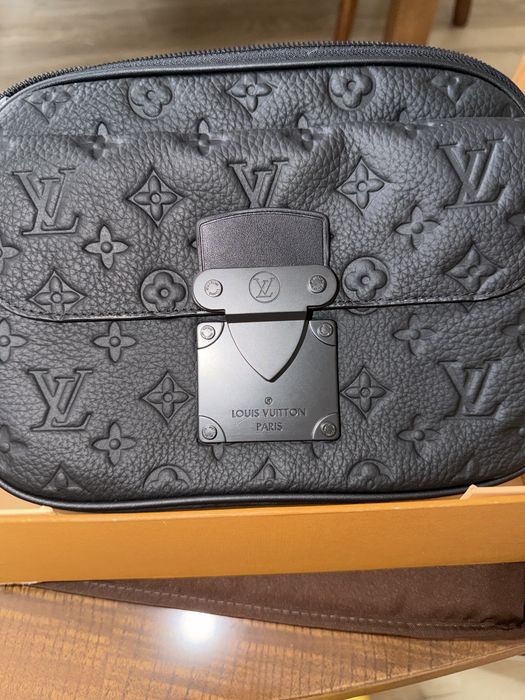 Mala LV ( Louis Vuitton) nova com caixa