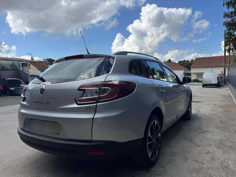 Renault Mégane em bom estado geral