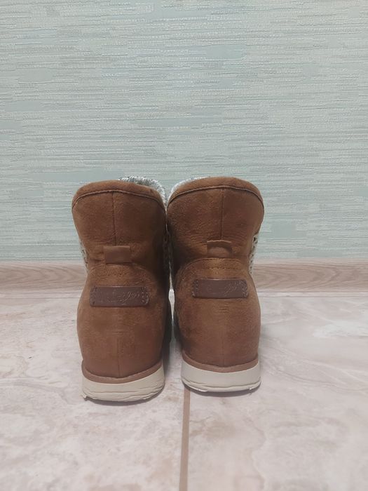 Продам жіночі зимові ботинки Wrangler(uggs)