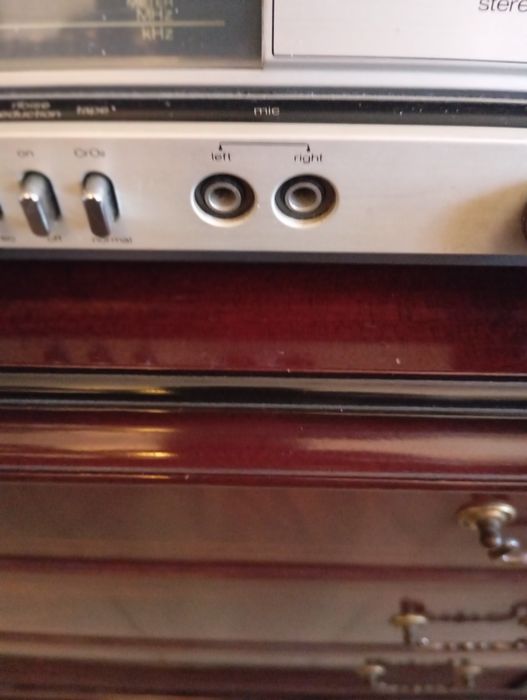 Aparelhagem, com gira discos e leitor de cassetes