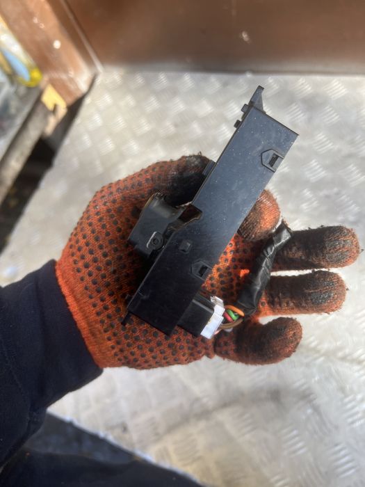 Кнопки стеклоподьемников акцент 12 год hyunda accent