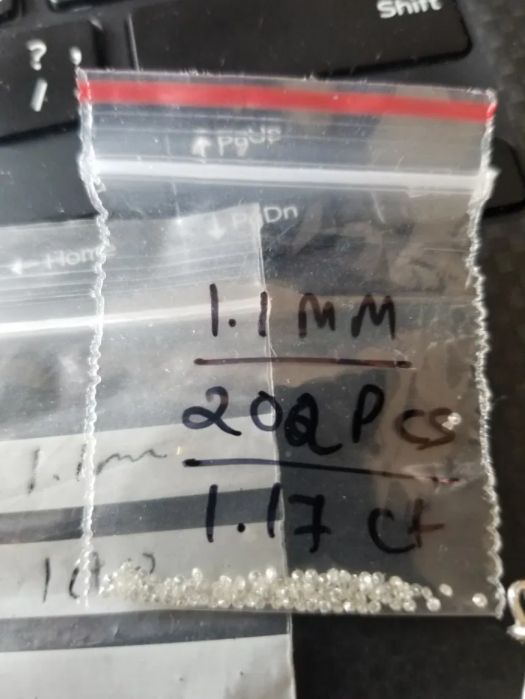 Бриллианты Моссаниты 1.1мм.