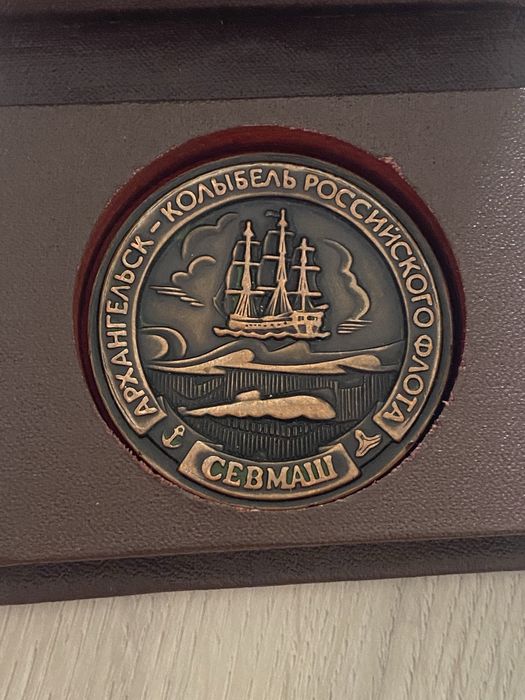 Настольная медаль