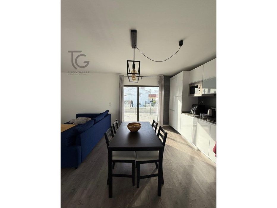 T2 com Terraço e Garagem em Ericeira