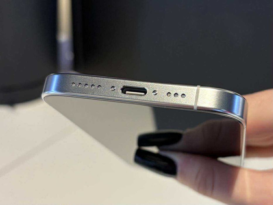 iPhone 16 pro 256 GB white titanium | 2 lata gwarancji