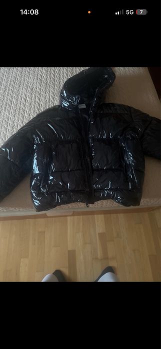 Casaco acolchoado Bershka preto com capuz