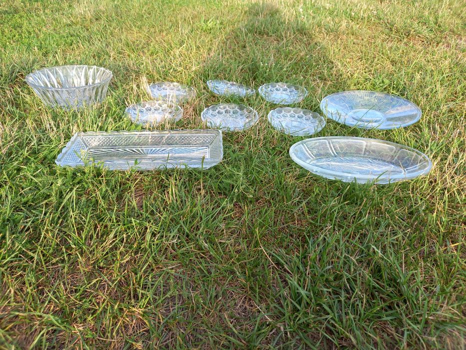 Tanio sprzedam przezroczyste naczynia