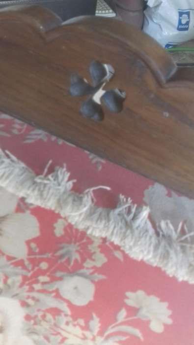 sofa em castanheiro muito lindo