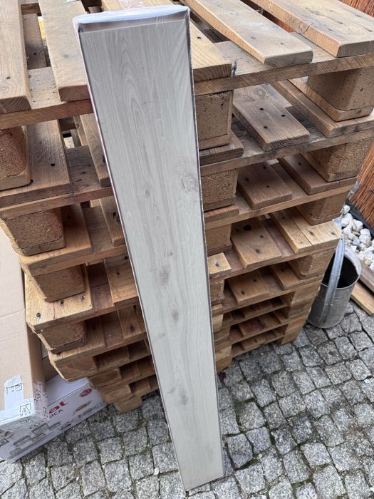 Nowe panele EGGER Dąb Western jasny (H1023) – 1 paczka (1,04 m2)