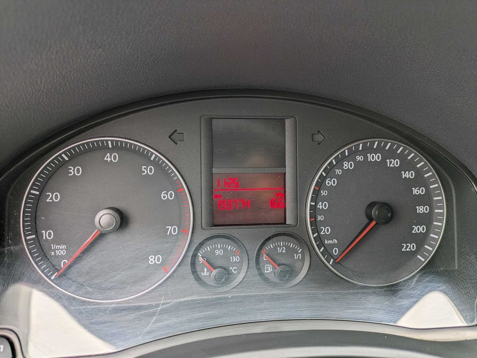 Volkswagen Golf 1.4 Gasolina — Confortável e fiável