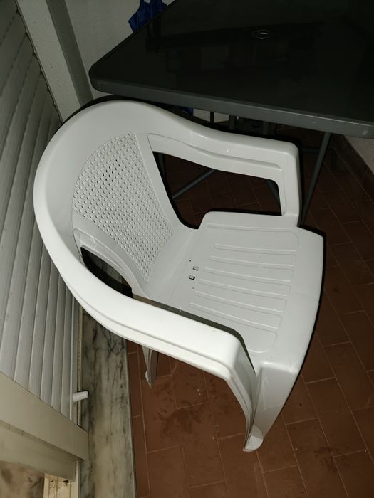 Conjunto de mesa e cadeiras