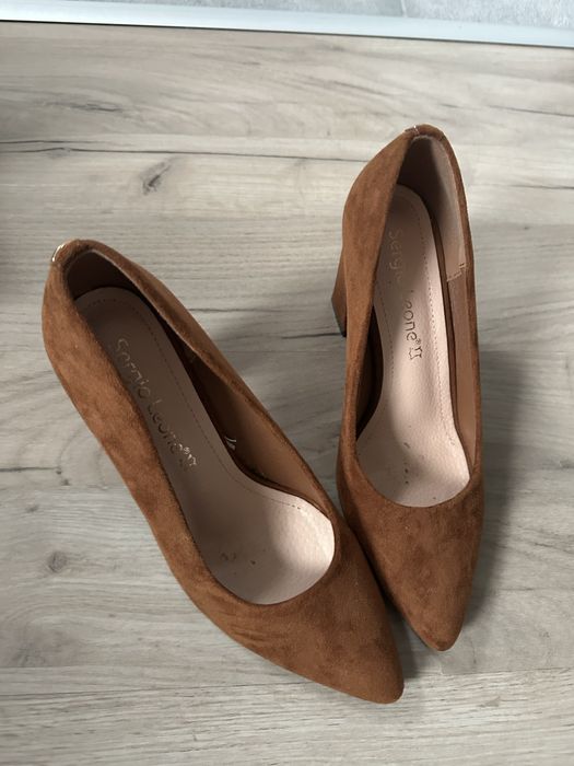 Buty na obcasie.
