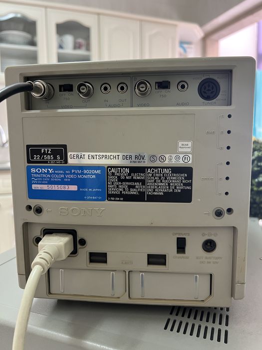 Monitor Sony Trinitron PVM-9020ME472588687518607362