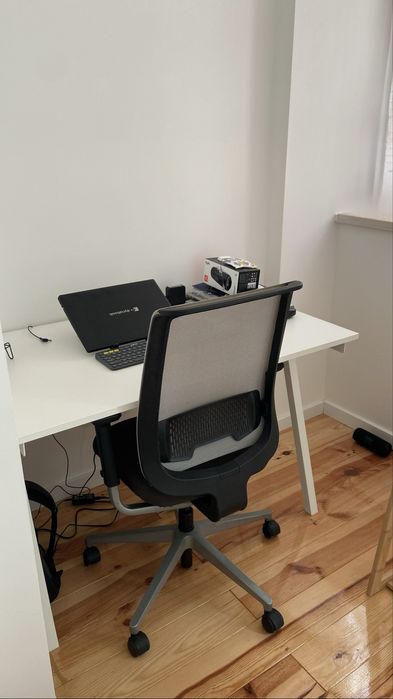 Secretaria IKEA TROTTEN 120x70 perfeita