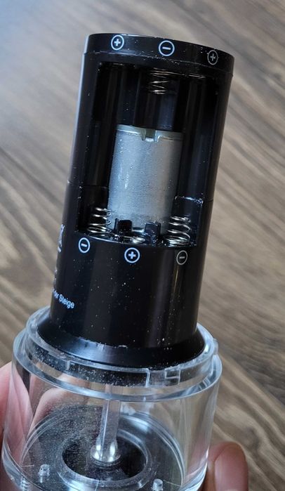 młynek elektryczny WMF Inverta DeLuxe grawitacyjny automat do przypraw