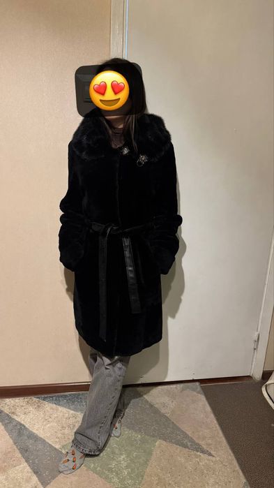 Продам мутонову шубу у гарному стані