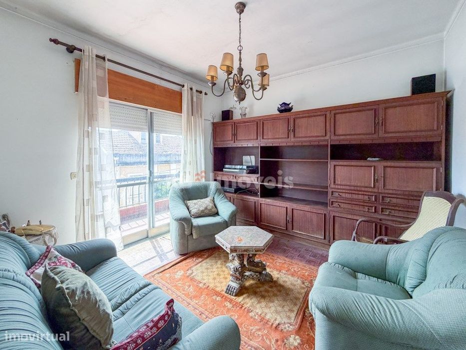 Apartamento T2 c/ Varanda - no Entroncamento