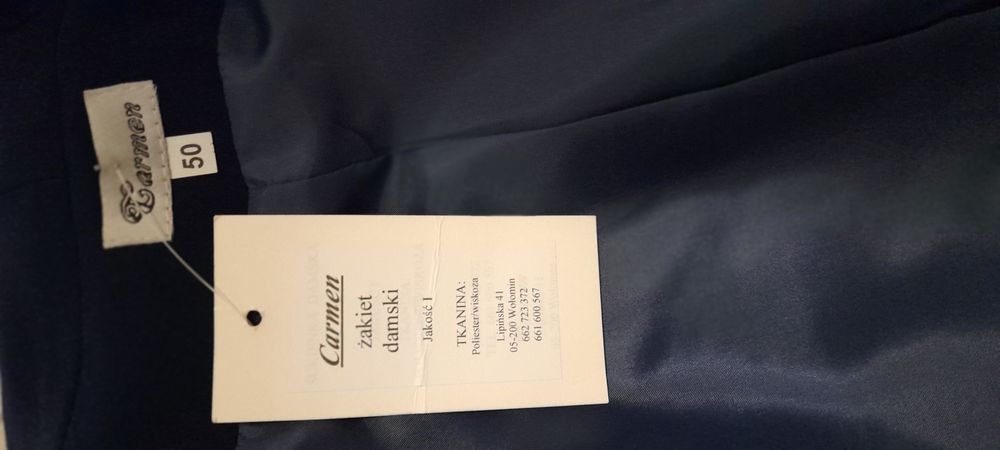 Granatowy zakiet krotki