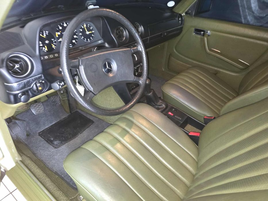 Mercedes 300 D W123 Irrepreensível e original (5 velocidades e A/C)